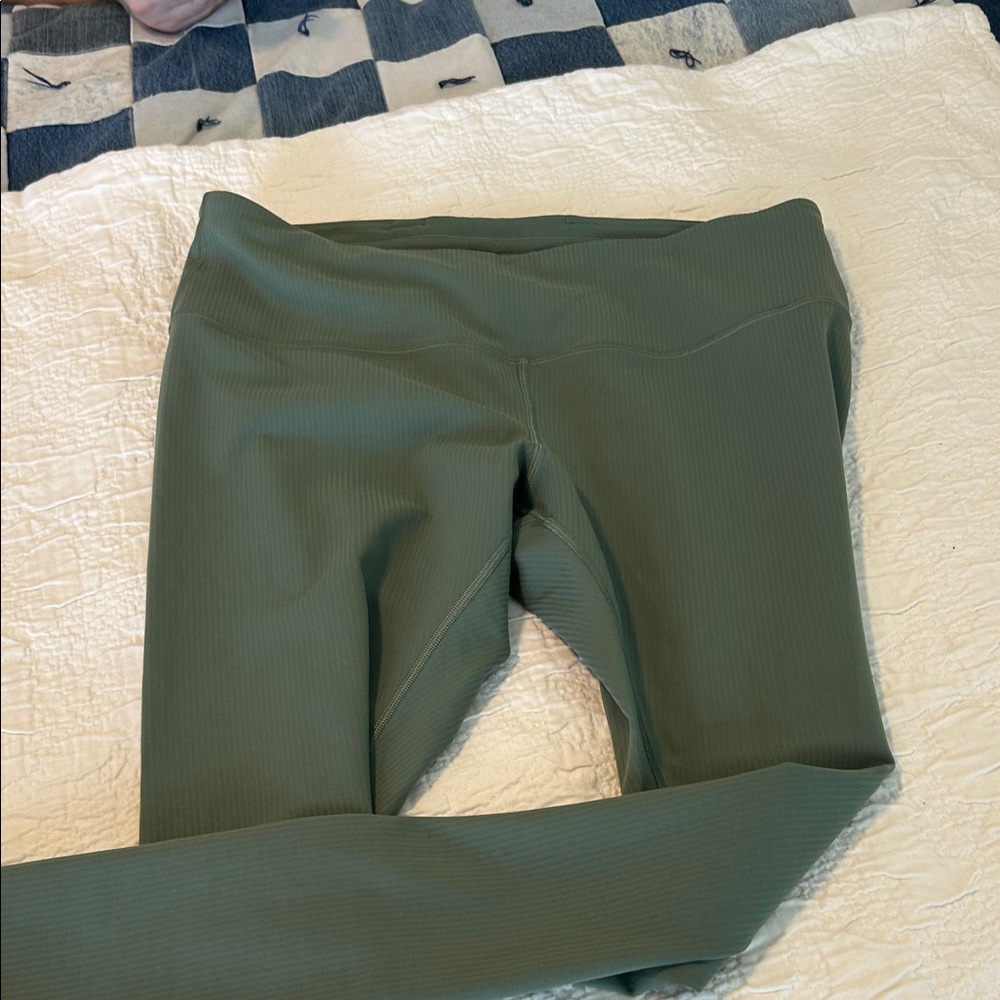 lululemon athletica women’s green stripe legging size 14